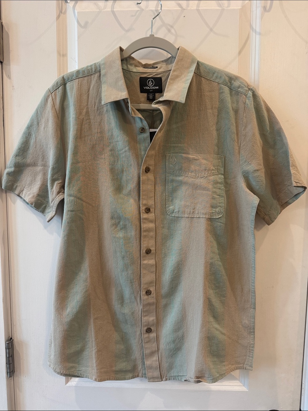 Tilly’s Volcom Casual Short-Sleeve Button-Down Woven Flaxton Tan Blue Green